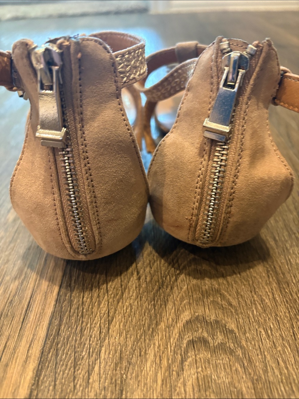 FREE in bundle Report Women's Tan Tassel Gladiator Sandals tassel 10 zip back - Picture 2 of 6
